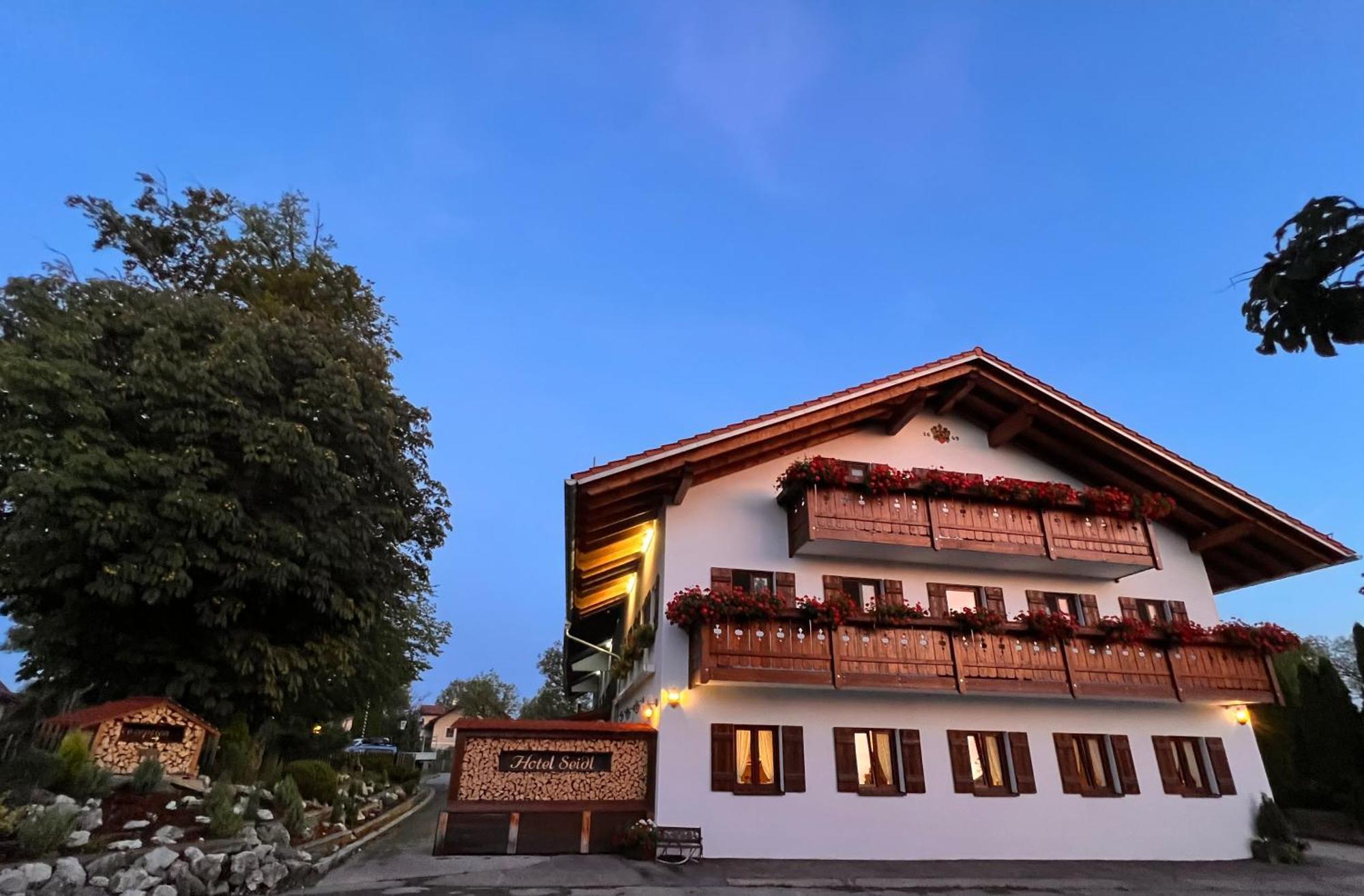 Hotel Seidl Strasslach-Dingharting ภายนอก รูปภาพ