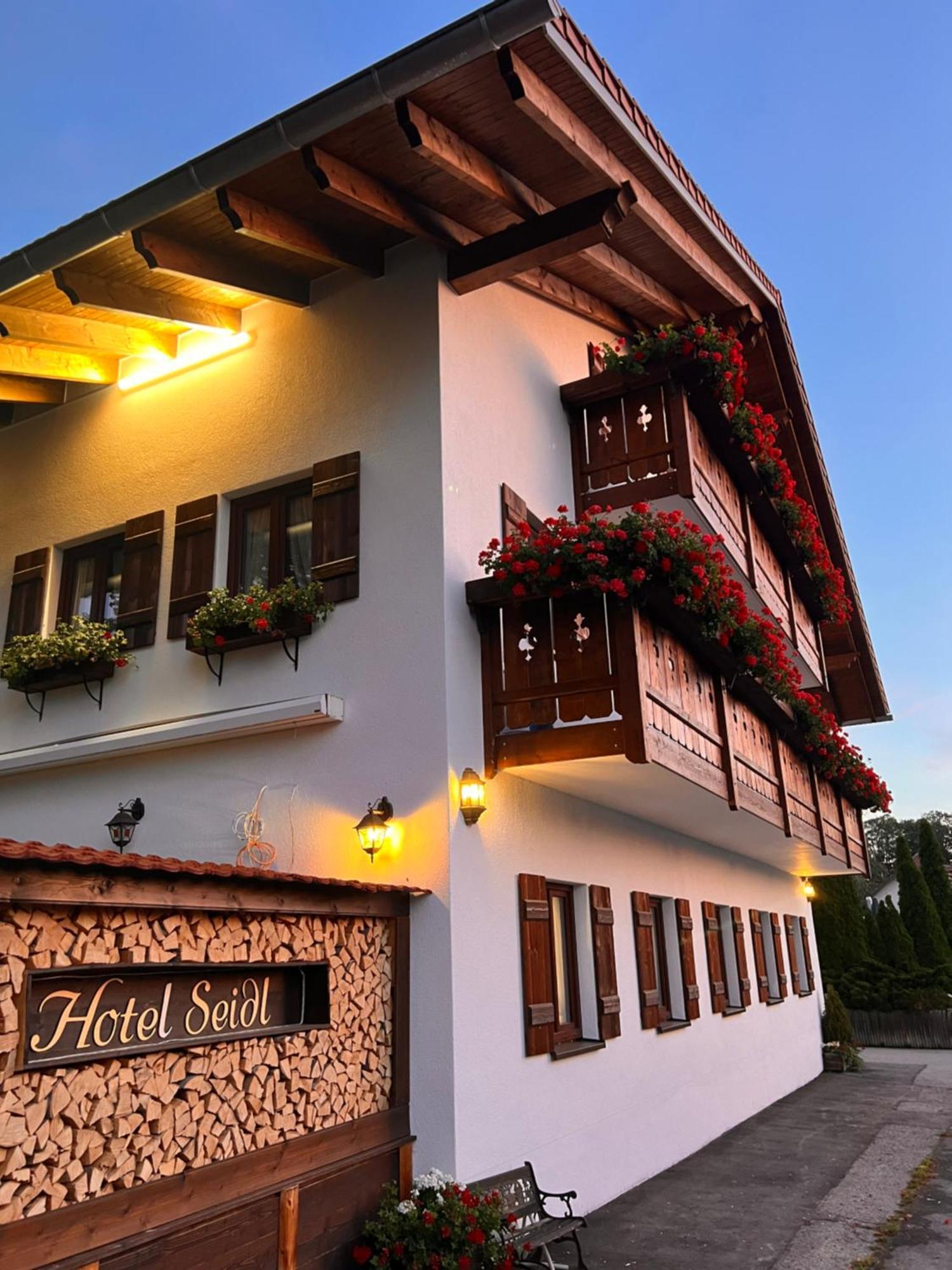 Hotel Seidl Strasslach-Dingharting ภายนอก รูปภาพ